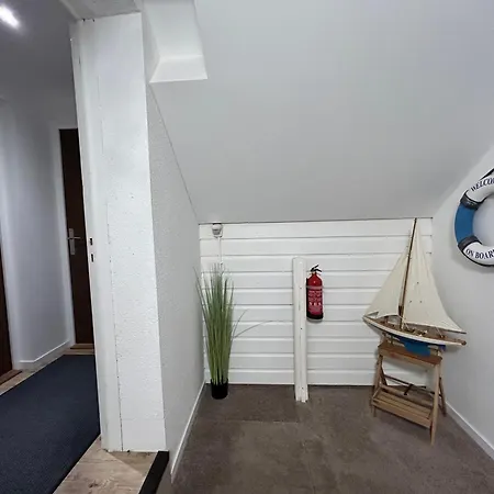 T.3 - Bord De * Уистреам